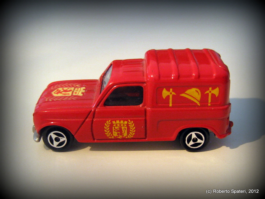Majorette Renault 4L (n.230-B)